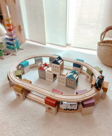 Train Track Ideas, Wooden Train Track, Heirloom Toys, Baby Play Activities, Montessori Toddler Activities, Science Activities For Kids, Open Ended Play, Baby Activities, Games For Toddlers