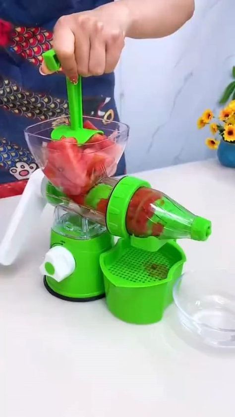 Multifunction Portable DIY Manual Juicer Fresh Apple Orange wheatgrass juicer Machine Health Kitchen Tools extracteur #kitchen  #juice Amazon Kitchen Products, Smoothie Bowl Ideas, Cool Home Gadgets, Future Technology Gadgets, Juicer Accessories, Creative Kitchen Gadgets, Hand Juicer, New Kitchen Gadgets, Manual Juicer