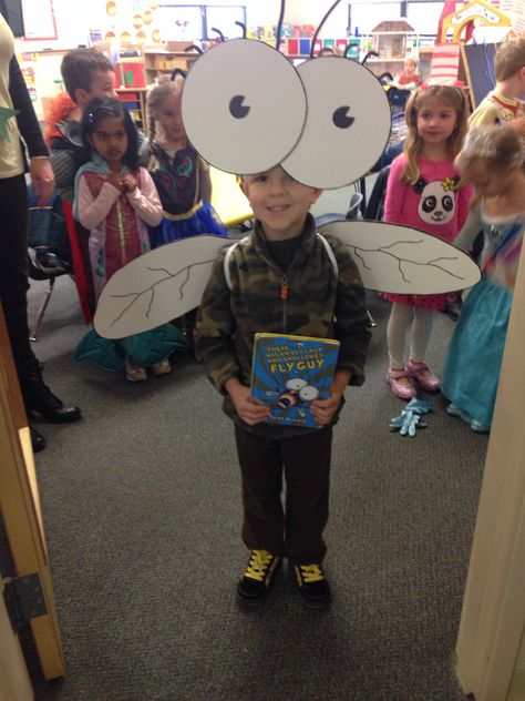 Literacy day fly guy Best Kids Halloween Costumes, Easy Book Character Costumes, Book Week Costume Ideas, Story Book Costumes, Easy Book Week Costumes, Storybook Character Costumes, Book Characters Dress Up, Dress Up Ideas, Sibling Costume