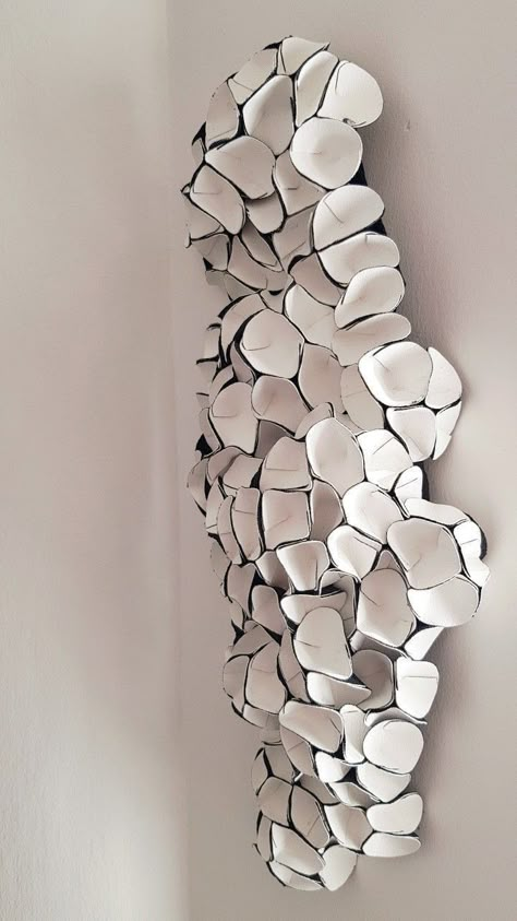 Working With Wood, Ceramic Wall Sculpture, Ceramic Sculpture Figurative, Making Furniture, Wood Sculptures, Hallway Ideas Entrance, Deco Originale, Ceramic Wall Art, Clay Wall