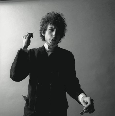 1965 Photo by Jerry Schatzberg, NYC Jerry Schatzberg, Bob Dylan Songs, Bob Dylan, Poets, Fangirl, Musician, Sunglasses, Quick Saves