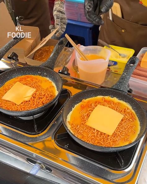 Spicy Instant Noodles Egg Omelette | omelette, noodle | Spicy Samyang Omelette in Pasar Malam | By KL Foodie | Facebook Korean Egg Omelet, Ramen Omelette, Noodle Omelette, Spicy Omelette, Spicy Omelette Recipe, Noodles And Eggs Ramen, Spicy Noodles, Instant Noodles, Omelet