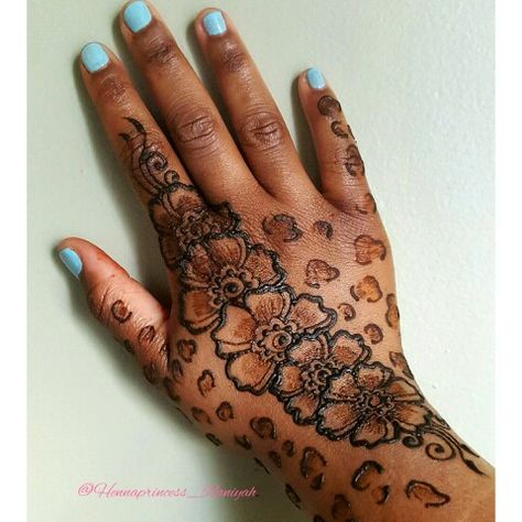 Cheetah print Cheetah Hand Tattoo, Cheetah Print Tattoos, Cute Henna Designs, Cute Henna, Henna Ideas, Fire Nails, Pretty Tattoos, Henna Tattoo, Henna Designs