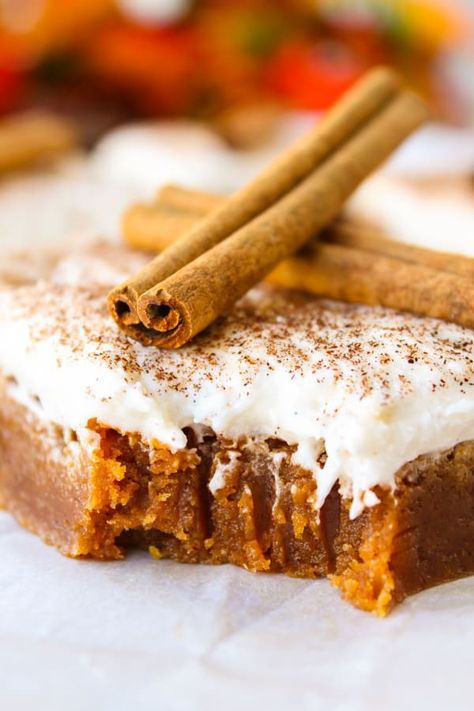 Butterscotch Pumpkin Cake from The Food Charlatan. This pumpkin cake starts out with melted butterscotch chips and just gets better from there. It is moist and chewy and almost brownie-like, except for the copious amounts of creamy vanilla frosting on top. This is pumpkin dessert at its finest, my friends. #pumpkin #butterscotch #fallrecipes #frosting #cake #creamcheese Butterscotch Pumpkin, Pumpkin Butterscotch, Cooking Sweets, The Food Charlatan, Pumpkin Cream Cheese Muffins, Pumpkin Cake Recipes, Cream Cheese Muffins, Food Charlatan, Pumpkin Cream Cheeses