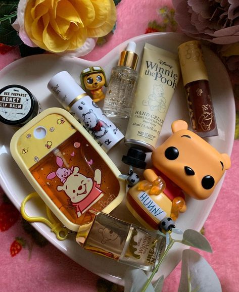 “A day without a friend is like a pot without a single drop of honey left inside.” —Winnie the Pooh 🍯. summer essentials 🤝 having no… | Instagram Winnie The Pooh Birthday Gift Basket, Fav Things To Do, Cute Disney Stuff, Gifts For Him Aesthetic, Winnie The Pooh Summer, Winnie The Pooh Gifts, Winie The Pooh, Winnie The Pooh Decor, Winnie The Pooh Christmas