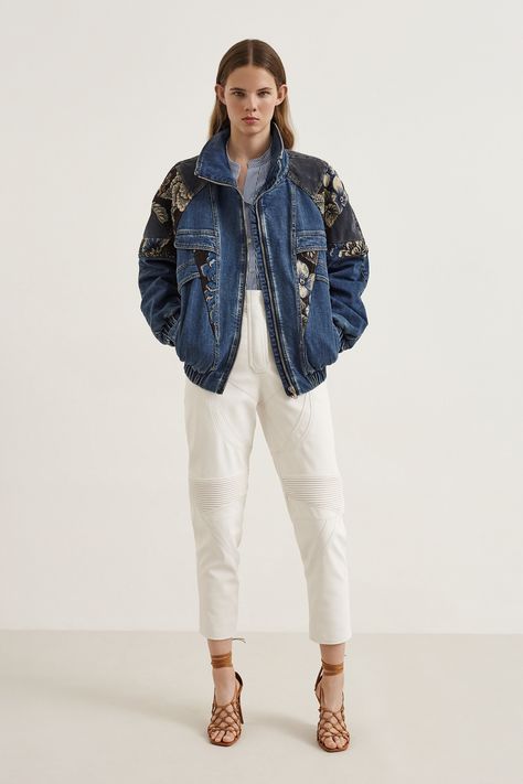 Stella McCartney Resort 2020 Collection - Vogue Jeans Outfit Winter, Resort 2020, Vogue Russia, Live Fashion, Denim Design, 가을 패션, Summer Fashion Outfits, Fashion Show Collection, Fashion 2020