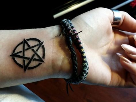 Ancient Symbols Tattoo, Pentacle Tattoo, Pentagram Tattoo, Gotik Tattoo, Witchcraft Tattoos, Satanic Tattoos, Tattoos And Their Meanings, Pagan Tattoo, Wiccan Tattoos