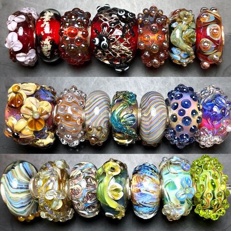 Pandora Bracelet Designs, Lampwork Bead Jewelry, Beaded Jewlery, Glass Jewellery, Pretty Beads, Funky Jewelry, Jewelry Lookbook, Diy Crafts Jewelry, Lampwork Glass Beads