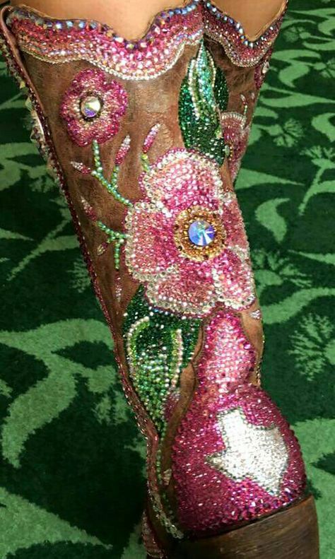 Jacqi bling swarovski cowgirl boots.JDH Decorated Cowboy Boots, Bling Cowgirl Outfits, Heart Cowgirl Boots, Bling Cowboy Boots, Bling Room, Boot Decorations, Nudie Suit, Bling Boots, Cowboys Boots