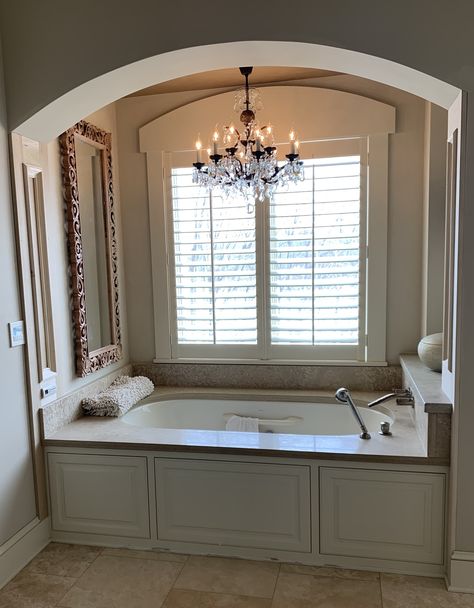 Bathroom Big Bathtub, Large Tub Bathroom, Built In Bathtub Ideas, Garden Tubs Master Bath, Bloxburg Bathtub Ideas, Bathtub Nook Ideas, Built In Bathtubs, Bath Inside Shower Area, Big Tub Master Bath