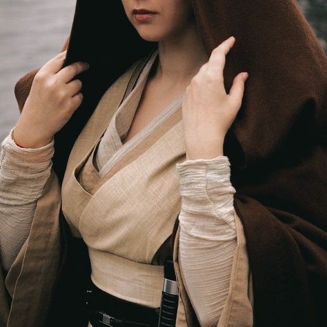 Star Wars Shifting Outfits, Jedi Aesthetic, Kotor 2, Female Jedi, Space Balls, Jedi Outfit, Star Wars Fanfiction, Jedi Temple, Jedi Robe