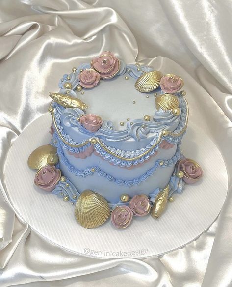 Siren Cake, Birthday Cake Aesthetic Vintage, Summer Birthday Cake, Birthday Cake Aesthetic, Bolo Rapunzel, 15th Birthday Cakes, 25th Birthday Cakes, Ocean Cakes, Vintage Birthday Cakes