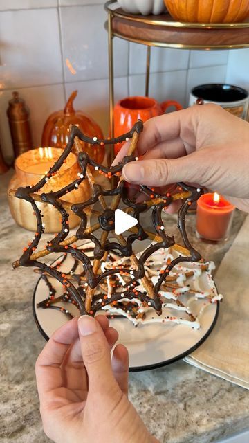 Sheri Wilson on Instagram: "Spooky Spiderwebs 🕸️🍫 these were so easy to make and perfect if you’re like me and love a sweet and salty combo! 

-pretzel sticks
-melting chocolate, white or dark
-Halloween sprinkles

Place 8 pretzels onto parchment paper in a star shape.
Melt the chocolate wafers according to the package directions, then pipe onto the pretzels to look like spiderwebs. Cover in sprinkles before the chocolate has set. 

#halloweentreats #halloweencountdown #halloweenvibes #halloweenaesthetic #halloweenfood #spookyseason #spookytreats #autumnmood" Star Shaped Snacks, Halloween Pretzel Spider Web, Melted Witch Bark, Pretzel Frankenstein, Halloween Candy Melt Ideas, Spiderweb Pretzels, Spooky Sprinkle, Halloween Chocolate Covered Pretzels, Fall Finger Foods