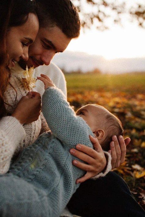 Family Photos Minimalist, Places To Take Family Pictures, Family Pictures 3 Month Old, Family Photos Fall With Baby, Newborn Fall Family Pictures, Fall Family Pics With Baby, Fall Family Pictures With Baby Boy, Newborn Family Fall Pictures, Fall Family Photo Ideas With Baby