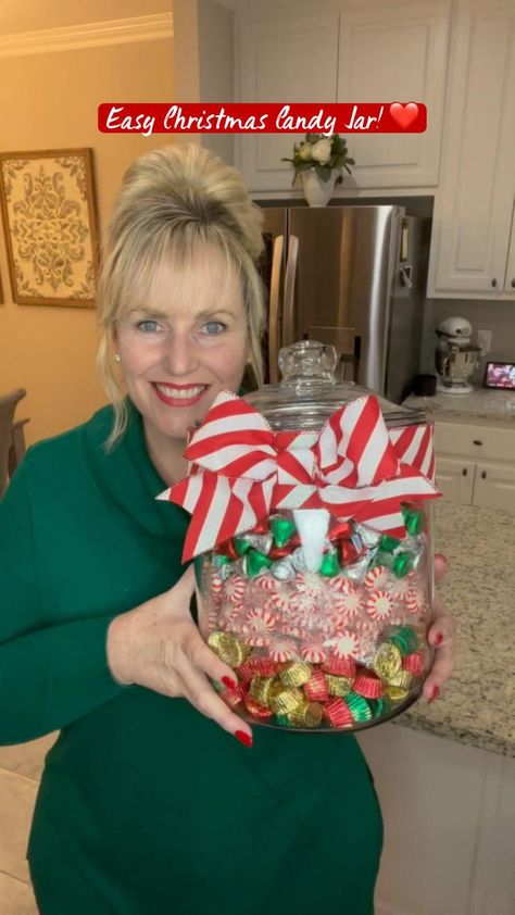 Christmas Candy Bowl Ideas, Diy Christmas Candy Dish, Candy Containers Ideas, Christmas Candy Jars Ideas, Easy Christmas Candy, Christmas Candy Easy, Christmas Candy Jars, Christmas Candy Gifts, Cheap Christmas Gifts