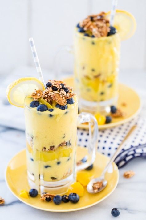 Mango Lemonade Smoothie Parfait Smoothie Vegetable, Smoothie Parfait, Lemonade Smoothie, Sweet Brunch, Mango Lemonade, Vegan Summer Recipes, Summer Breakfast, Breakfast And Brunch, Vegan Smoothies