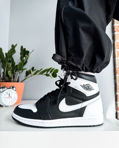 Looking for something UNDER $200 that will match with everything?! 👀 Jordan 1 Retro High Black White 🖤 Sizes available: 4.5 youth (6 women’s) 5 youth (6.5 women’s) 6 youth (7.5 women’s) 7 youth (8.5 women’s) 8 men’s (9.5 women’s) 9.5 men’s 10 men’s 10.5 men’s 11 men’s 13 men’s **if we do not have your size, comment down below what you are looking for** 100% authentic ✔️ FLYKICKSCO.COM 🛒 #sneakers #jordan1 #trendingsneakers #sneakershopping Neutral Shoes, Nike Jordan Retro, Spring Sneakers, Trending Sneakers, Jordan 1 High, Girls Sneakers, Jordan 1 Retro High, Jordan 1 Retro, Pretty Shoes