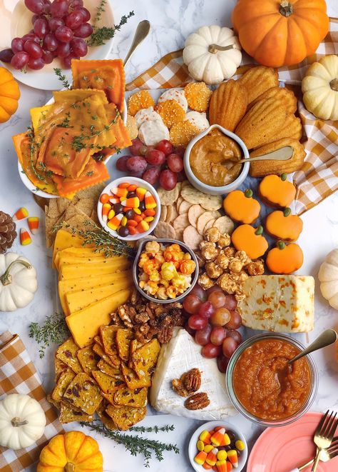 Pumpkin Grazing Board. - DomestikatedLife - Fall Entertaining Ideas | Autumn Cheese board with pumpkin spice foods from Trader Joe's Cuttery Board Ideas, Fall Cheese Boards, Witch Tea, Fall Charcuterie, Fall Tea, Pumpkin Salad, Pumpkin Beer, Hosting Essentials, Grazing Board