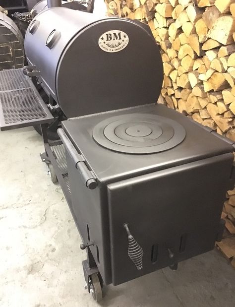 Best Offset Smoker, Outdoor Electric Grill, Custom Bbq Smokers, Smoker Designs, Antique Wood Stove, Smoker Plans, Custom Bbq Pits, Outdoor Smoker, Bbq Equipment