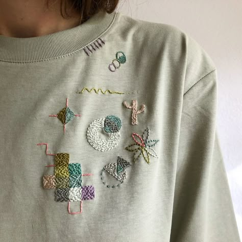 Diy Embroidered Tshirt, Embroidery Tshirt Ideas Design, Tshirt Embroidery Ideas, Clothes Embroidery Diy, Embroidery Tshirt, Sashiko Embroidery, Pola Sulam, Handmade Wardrobe, Clothes Diy