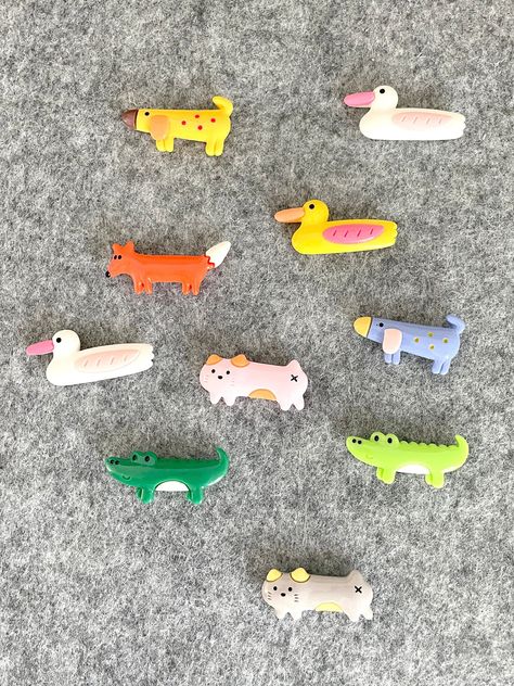 Beginner’s Guide to Making DIY Clay Fridge Magnets Dog Fridge Magnets, Cute Clay Magnets, Polymer Magnets, Fridge Magnets Ideas Creative, Clay Fridge Magnets Diy, School Supplies Teacher, Polymer Clay Magnet, Cute Magnets, Easy Clay Sculptures