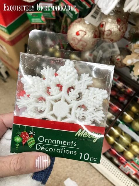 Diy Christmas Decorations Dollar Store, Dollar Store Christmas Decor, Dollar Tree Christmas Decor, Dollar Store Christmas Crafts, Diy Christmas Gifts For Family, Snowflake Wreath, Simple Snowflake, Christmas Wreaths Diy Easy, Dollar Store Christmas