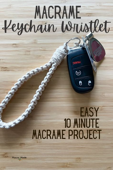 Easy Crochet Ornaments, Keychain Diy Easy, Macrame Keychain Wristlet, Diy Macrame Keychain, Easy Diy Macrame, Diy Crafts Keychain, Wristlet Patterns, Keychain Tutorial, Diy Keyring