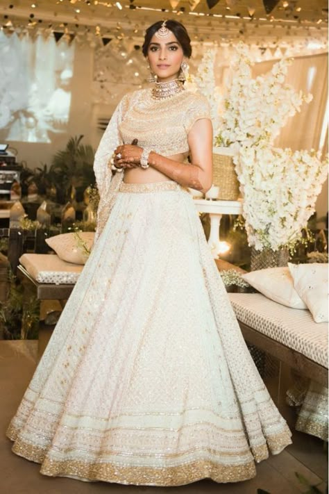 We Got The First Look At Sonam Kapoor's Mehendi And All The Details Are In! *Outfits & More. #Sonam #Sonamkishaadi #Wedding #Lehenga #Indianwear #Celebritywedding #Sangeet #AbuJaniSandeepKhosla #Indianwedding Sonam Kapoor Wedding, White Bridal Lehenga, Chikankari Lehenga, Reception Outfits, Celebrity Bride, Bride Indian, Sangeet Outfit, Bridal Lengha, White Lehenga