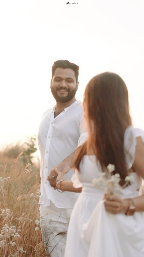 Wedding Videos Ideas, Udaipur Pre Wedding, Prewedding Video, Couple Reel, Couple Shoot Poses, Beach Pre Wedding, Wedding Cinematography Videos, Wedding Photoshoot Beach, Blossom Photoshoot