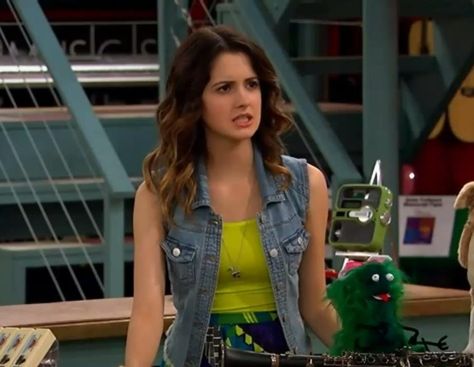 Ally Dawson, Teen Music, Musician Aesthetic, Lilly Pulitzer Outfits, Vanessa Marano, Purple Contacts, Piano Guitar, Laura Marano, Austin And Ally