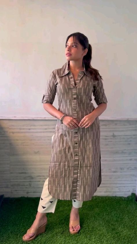 Skater Design, Collar Kurti, Dress Designs For Stitching, Cotton Suit Designs, Cotton Dress Pattern, Stylish Kurtis, Simple Frock Design, Stylish Kurtis Design, Kurti Sleeves Design