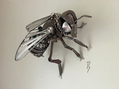 Metal Bee Art, Bee Sculpture, Recycled Metal Art, Drawings Photography, Steel Art, Metal Art Sculpture, Metal Art Projects, Bee Art, Welding Art