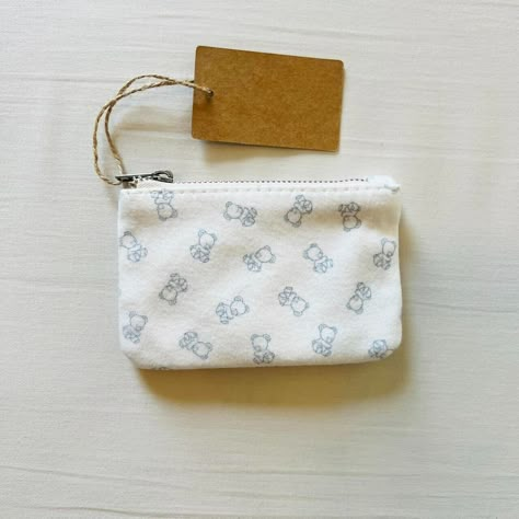 Bnwt Brandy Melville/John Galt White And Baby Blue Bear Mini Coin Purse/Pouch Brandy Melville Makeup Bag, Brandy Melville Coin Purse, Brandy Melville Accessories, Brandy Melville Purse, Brandy Wallet, Mini Coin Purse, Blue Bear, John Galt, Christmas 2024