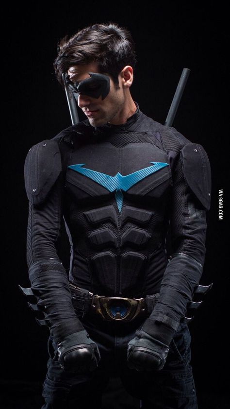 Let me introduce you... Best Nightwing cosplay - 9GAG Nightwing Cosplay, Batman Costume, Dc Cosplay, Univers Dc, Epic Cosplay, Jason Todd, Amazing Cosplay, Young Justice, Red Hood