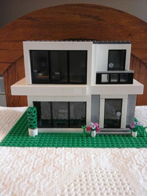 My little brother who is 10 made this no instructions ☺ Easy Lego Houses To Build, Lego Home Ideas, Lego Houses Ideas, Lego Building Ideas Easy, Lego House Instructions, Lego Ideas To Build Easy, Lego Basic, Lego House Ideas, Lego Houses