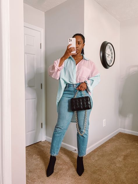 Oversized Shirt And Blazer Outfit, How To Style Oversized Shirts Women, Oversized Shirt Outfit Winter, How To Style Oversized Shirt With Jeans, Shirt And Jeans Outfit Women, Oversized Striped Shirt Outfit, How To Style An Oversized Shirt, Oversized Shirt Outfit Women, Stripe Shirt Outfit