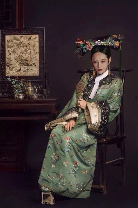 MYTHODEA — Chinese traditional costume Asian Princess, Qing Dynasty Clothing, Chinese Clothing Traditional, Empresses In The Palace, Chinese Fancy Dress, Dynasty Clothing, Chinese Traditional Costume, Medieval Woman, China Clothes