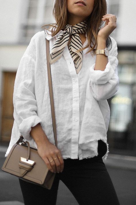 Silk Scarf Outfit, Ways To Wear A Scarf, Scarf Outfit, Paris Mode, Outfit White, Mode Casual, Mode Inspo, 가을 패션, Mode Inspiration