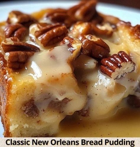 New Orleans Bread Pudding Recipe, Booze Desserts, New Orleans Bread Pudding, New Orleans Bread, Lush Recipes, Bourbon Sauce, Warm Desserts, Potatoe Casserole Recipes, Bread Pudding Recipe