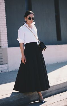 Black Skirt White Shirt, A Line Skirt Outfits, Black Full Skirt, Black Skirt Outfits, Black A Line Skirt, Pleated Skirt Outfit, White Shirt Outfits, Midi Skirt Outfit, Elsa Schiaparelli