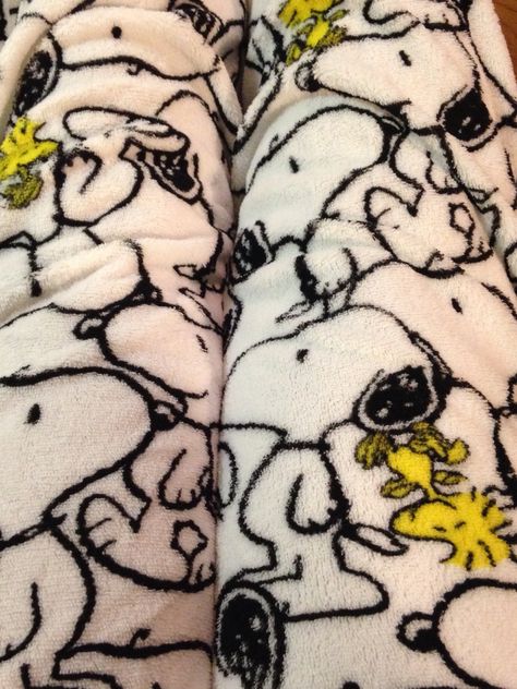 Graphic Pajama Pants, Fluffy Pyjama Pants, Cute Pj Pants Outfit, Garfield Pj Pants, Snoopy Pajama Pants, Snoopy Clothes Aesthetic, Snoopy Pj Pants, Pj Pants Aesthetic, Pajama Pants Aesthetic