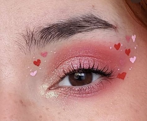 Wet Liner Makeup, Valentines Graphic Liner, Wet Liner Looks, Strawberry Eye Makeup, Valentine’s Day Make Up, Valentine’s Day Make Up Looks, Valentines Eye Makeup, Strawberry Shortcake Makeup, Valentine Makeup Looks