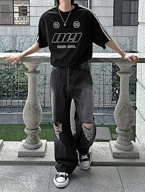 Mens Street Fashion Korea, Korean Men’s Streetwear, Kpop Male Outfits Inspiration, Asian Streetwear Men Summer, Men Kpop Outfit, Korean Male Style, Acubi Men Outfit, Acubi Outfits Men, Kpop Men Fashion