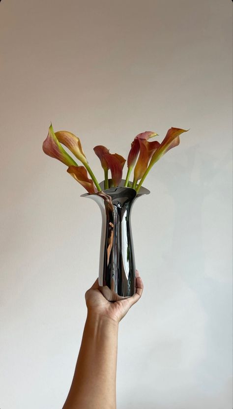 chrome georg jensen flower vase Georg Jensen Vase, Flower Vase Arrangements, Vase Centerpieces, Georg Jensen, Flower Vase, Room Inspo, Flower Vases, Flower Arrangements, Apartment