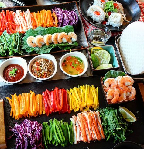 Spring Roll Charcuterie Board, Thai Spring Rolls, Wedding Food Bars, 2024 Manifestations, Fresh Spring Rolls, Salad Rolls, More Veggies, Spring Dinner, Website Building