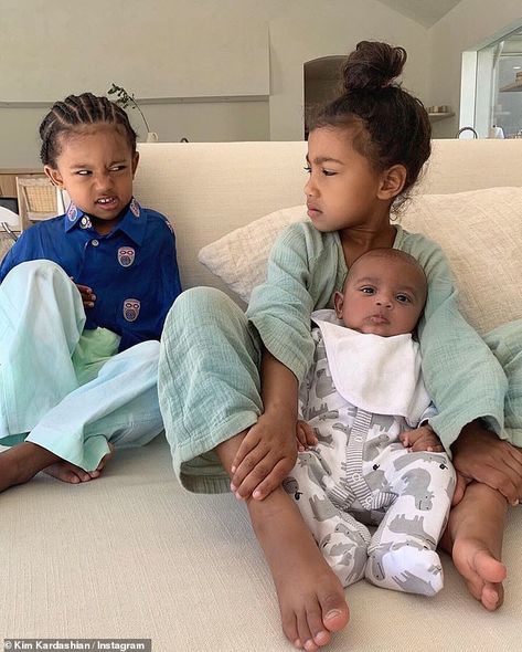 Grrr: The third shot was hilarious as North gave Saint side eye after he made an ugly expr... Jenner Kids, Keeping Up With The Kardashian, Estilo Kardashian, Kim And Kanye, Kardashian Kids, Jenner Family, Kim Kardashian And Kanye, Kardashian Family, Celebrity Families