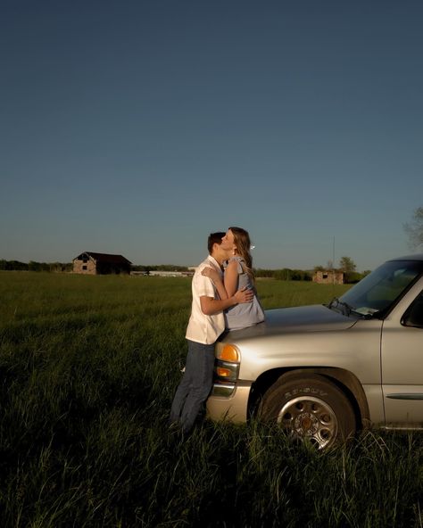 Step 1: steal your husbands truck for photos Step 2: force your husband to clean truck Step 3: cute pics . . . #couplephotography #couplegoals #couple #love #photography #coupleshoot #couplelove #couples #couplephotoshoot #weddingphotography #couplesgoals #couplephoto #coupletravel #wedding #photooftheday #couplestyle #couplequotes #photographer #couplegoal #photoshoot #couplevideos #couplesofinstagram #portrait #portraitphotography #weddingphotographer #coupleselfie #relationshipgoals #coupl... Truck Bed Couple Photos, Couples Photos With Truck, Pickup Photoshoot, Prenuptial Photoshoot, Maternity Ideas, Wild Eyes, Rose Hill, Cute Pics, Couple Selfies