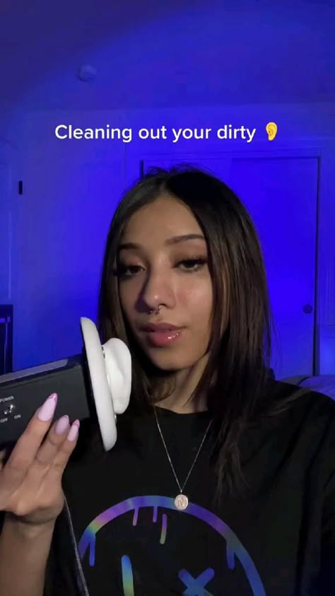 Ear Cleaning Asmr, Jocie B Asmr, Ear Wax Removal Video, Cleaning Your Ears, Satisfying Things, Cleaning Videos, Ear Wax Removal, Face Art Makeup, Oddly Satisfying Videos