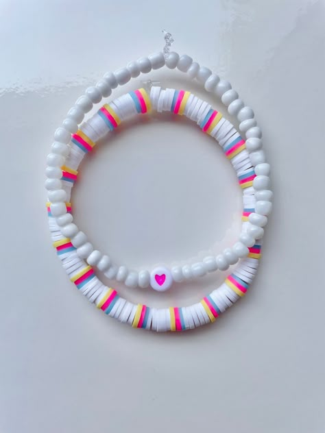 Circle Bead Bracelet Ideas, Brackets Ideas, Claybead Bracelet, Cute Bracelet Ideas, Bracelet Combos, Bracelets With Beads, Handmade Jewelry Display, Making Paper Flowers, Make Clay Beads