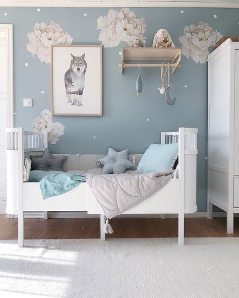 THE GENDER SPECIFIC PERCEPTION OF BLUE AND PINK IN KIDS' ROOMS - Kids Interiors Baby Blue Bedrooms, Blue Girls Rooms, Girls Blue Bedroom, Blue Kids Room, Blue Room Decor, Big Girl Bedrooms, Toddler Girl Room, Decor Ikea, Blue Room